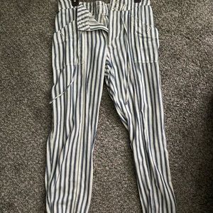 American Eagle Flowy pants Size 8 (Never worn)